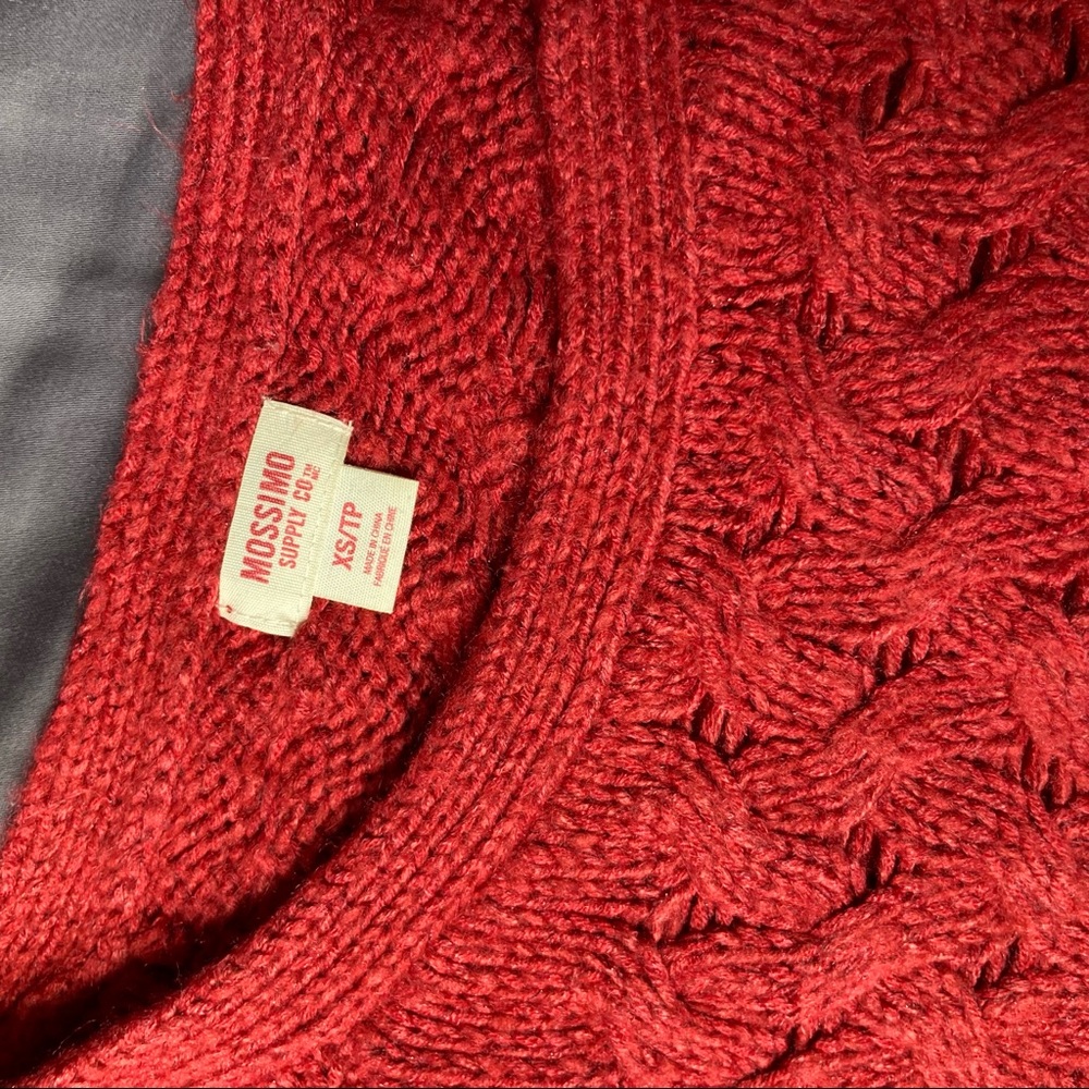 🟢 Red Mossimo Sweater - Picture 2 of 3